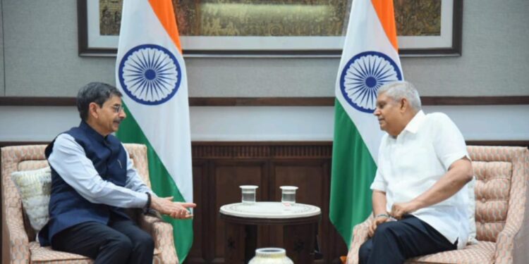 ஆளுநர் ரவி ஏற்பாடு செய்த துணைவேந்தர்கள் மாநாட்டில் குடியரசு துணைத் தலைவர் பங்கேற்பு – அரசியலில் மீண்டும் பரபரப்பு!