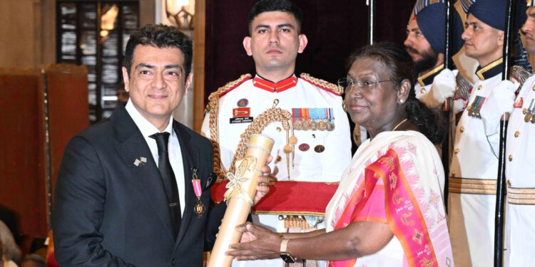 பத்ம பூஷண் பெற்ற அஜித்குமார்: மகிழ்ச்சியில் மனைவி ஷாலினி!