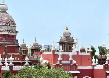 நீதிமன்ற உத்தரவுகளை புறக்கணிக்கும் அரசு அதிகாரிகள்