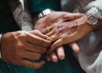 நடுரோட்டில் தவித்த இளம்ஜோடி… உசிலம்பட்டியில் உச்சகட்டம்