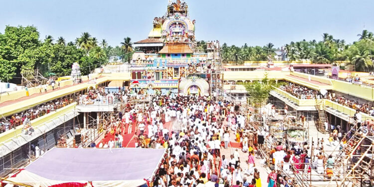 ஐந்து கோயில்களில் ஒரே நேரத்தில் கும்பாபிஷேகம். திரளான பக்தர்கள் பங்கேற்று வழிபாடு.