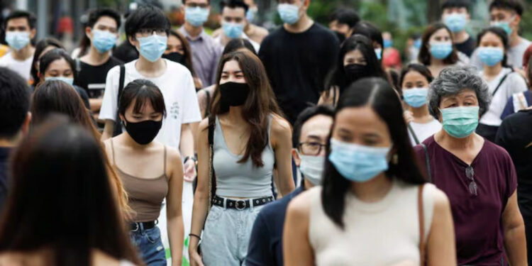 சிங்கப்பூரில் மீண்டும் வேகமெடுக்கும் கொரோனா பரவல் : உயிரிழப்புகள் அதிகரிப்பு!