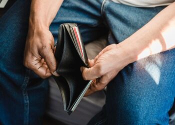 பண நெருக்கடி தீர எந்த தெய்வத்தை வணங்க வேண்டும்?