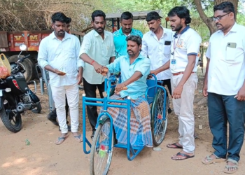 மாற்றுத்திறனாளிக்கு கடவுளாக வந்த சமூக சேவகர்