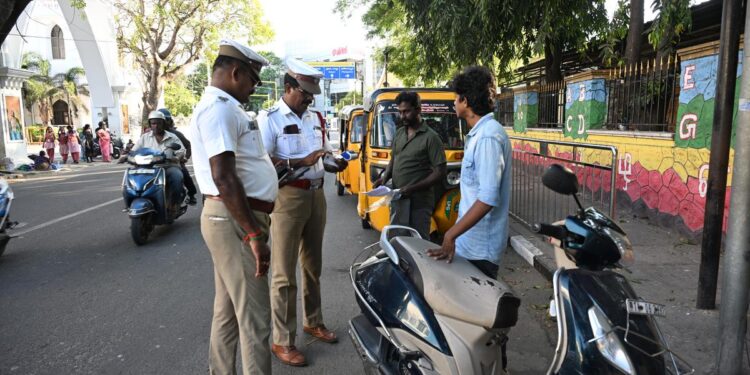 வாகன ஓட்டிகளே “சாலையில் இந்த 5 தவறை பண்ணாதீங்க” –