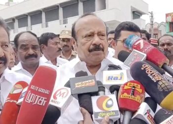 விக்கிரவாண்டியில் புயல் பாதிக்கப்பட்ட வியாபாரிகளுக்கு ரூ.3.28 கோடி இழப்பீட்டுத் தொகையை அமைச்சர் எம் ஆர் கே பன்னீர்செல்வம்.