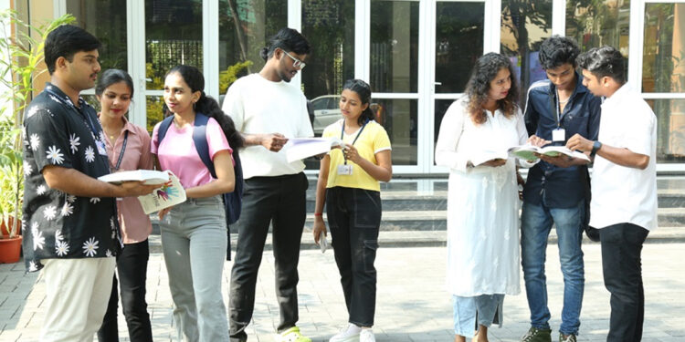 பொறியியல், ஆர்ட்ஸ் படிப்புகளுக்கு மவுசு அதிகரிப்பு.. !