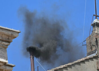 வாடிகன் முதல் வாக்கெடுப்பில் புதிய போப் யாரு..?