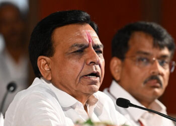 பிரதமர் மோடியின் காலடியில் ராணுவ வீரர்கள்… மத்திய பிரதேச அமைச்சரின் சர்ச்சையான பேச்சு!