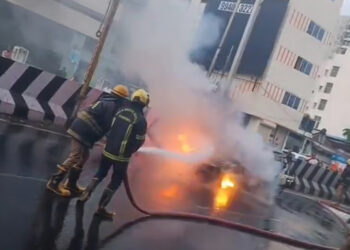 சென்னை : எழும்பூர் மேம்பாலம் அருகே கார் தீ விபத்து