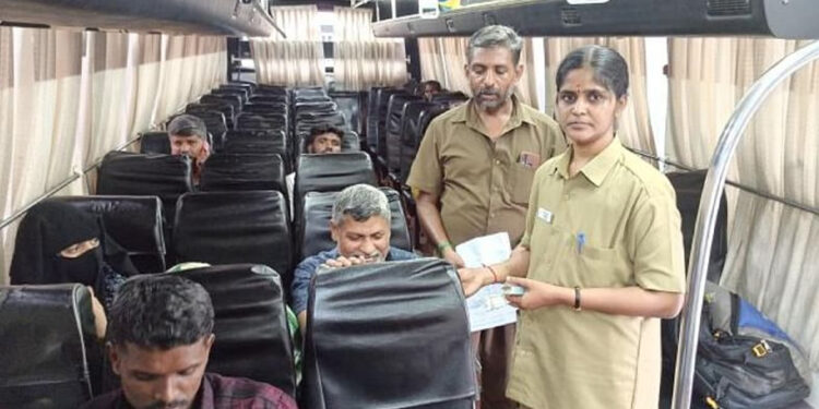 மதுரை அரசு போக்குவரத்துக் கழகத்தில் முதல் பெண் நடத்துநர்