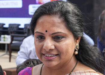 பாஜகவுடன் பி.ஆர்.எஸ். கட்சியை இணைக்க சதி : சந்திரசேகர ராவ் மகள் கவிதா பகீர் குற்றச்சாட்டு !