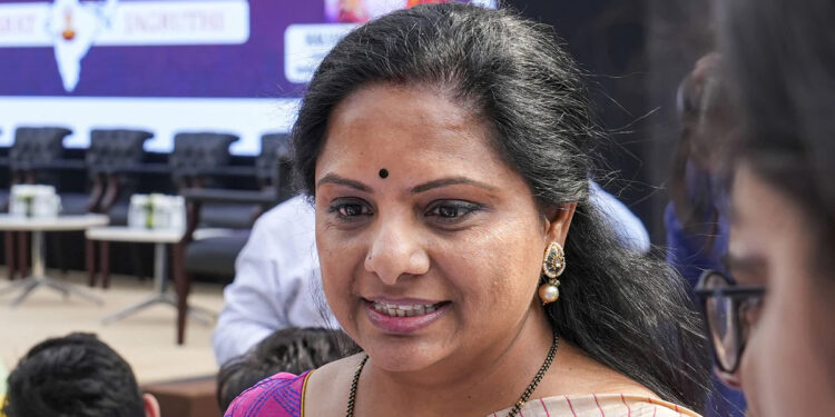 பாஜகவுடன் பி.ஆர்.எஸ். கட்சியை இணைக்க சதி : சந்திரசேகர ராவ் மகள் கவிதா பகீர் குற்றச்சாட்டு !