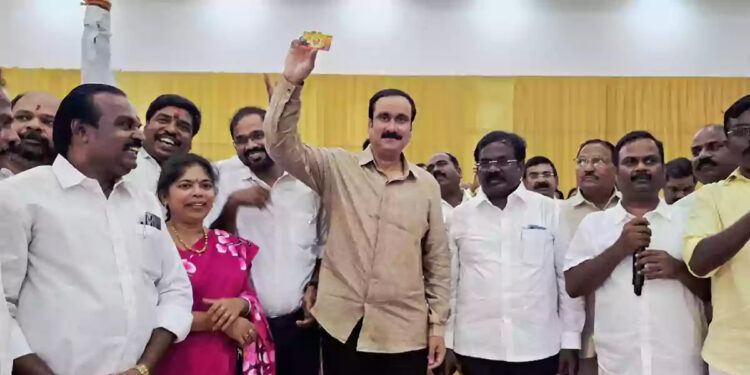 பாமகவில் ராமதாஸ் – அன்புமணி மோதல் வெட்டவெளிச்சமாகியது : “என் கடிதம்தான் செல்லும்” – அன்புமணி உறுதி !