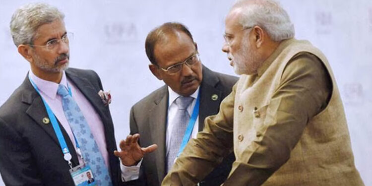 டெல்லியில் பிரதமர் அவசர ஆலோசனை