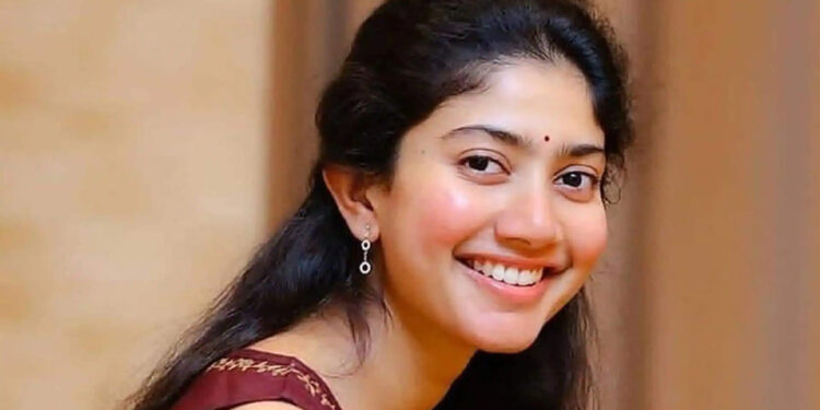 விஜய், அஜித்துடன் நடிக்க மறுத்த நடிகை சாய் பல்லவி – காரணம் இதுதான்!