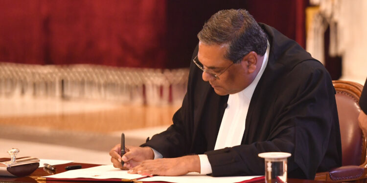 உச்ச நீதிமன்ற தலைமை நீதிபதி சஞ்சீவ் கன்னா ஓய்வு – வழங்கிய முக்கிய தீர்ப்புகள்.