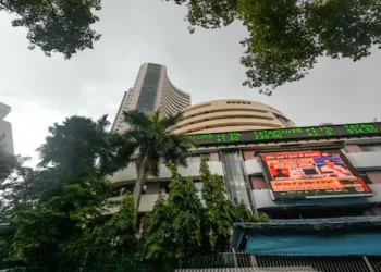 இந்தியா – பாகிஸ்தான் பதட்டம்: பங்குச் சந்தையில் வீழ்ச்சி