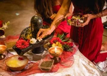 சிவலிங்கத்தை வீட்டில் வைத்து வழிபடலாமா?