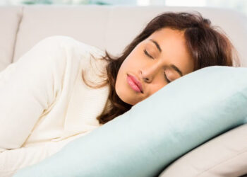 மதியம் சாப்பிட்ட உடனேயே தூக்கம் வருவது… ! நல்லதா, கெட்டதா ?