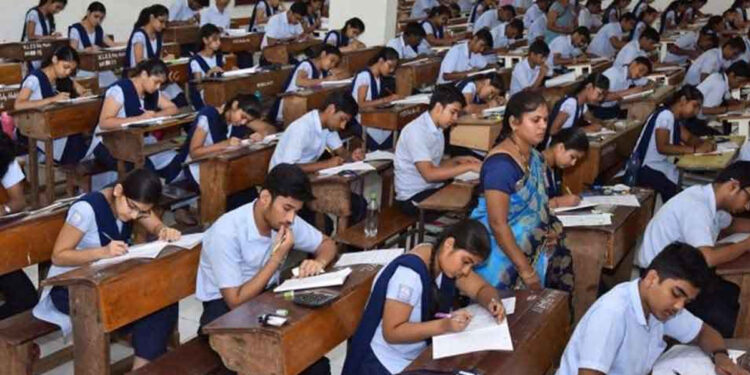 ஒரே தேர்வு மையத்தில் 167 பேர் வேதியியல் பாடத்தில் 100/100 : முறைகேடு சந்தேகம், விசாரணைக்கு கோரிக்கை!