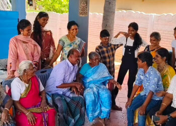 தேனி : 40 ஆண்டுகளுக்குப் பிறகு ஊர் திரும்பிய மகன் – ஆரத்தழுவி கண்ணீர் விட்ட தாய் நெகிழ்ச்சியில் மக்கள் !