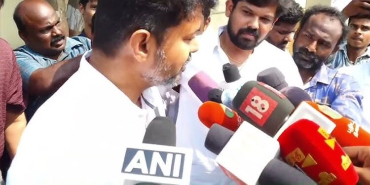 “பதட்டமாக இருக்கிறது..” – முதல் முறையாக செய்தியாளர்களை சந்தித்த விஜய்!