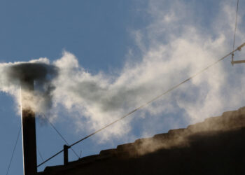 அடுத்த போப் யார் ? இருமுறை முடிவடையாத வாக்கெடுப்பு… இறுதியில் வெள்ளைப் புகை !