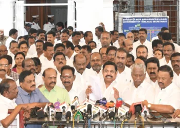 சாப்பிடாமல் சென்றால் ரத்தம் கக்கி சாவீர்கள்… முன்னாள் அமைச்சர்..!