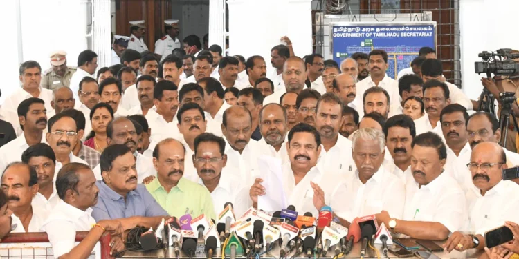 சாப்பிடாமல் சென்றால் ரத்தம் கக்கி சாவீர்கள்… முன்னாள் அமைச்சர்..!