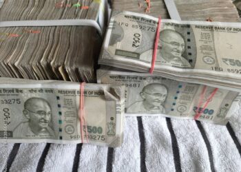 தூசி தட்டியபோது கிடைத்த ரூ.80 கோடி, உற்சாகத்தில் குடுமபம்