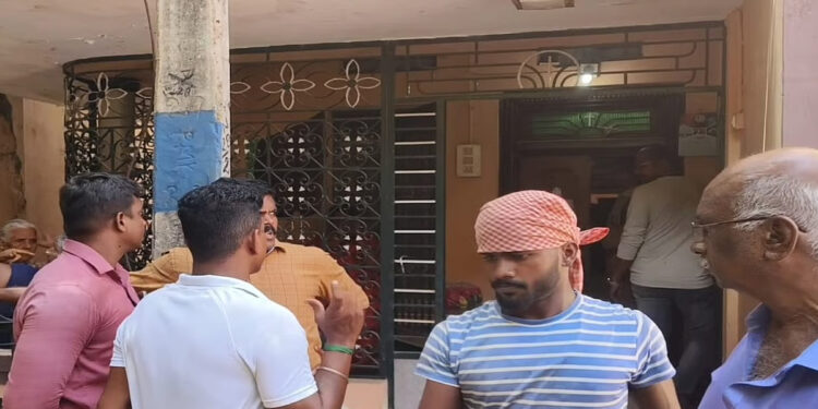 பரமக்குடியில் மூதாட்டியின் மர்ம மரணம் : நகைகள் மாயம் – வேலைக்கார பெண்ணிடம் போலீசார் விசாரணை