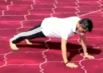 திடீரென படுத்து தண்டால் எடுத்து அசத்திய ஆளுநர் ரவி!