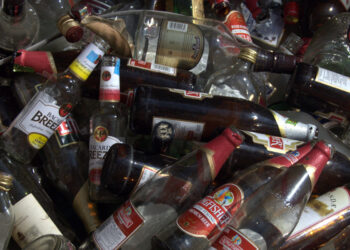 காலி மது பாட்டில்களை டாஸ்மாக் கடை திரும்ப பெற வேண்டும்..!