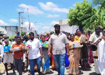 செஞ்சியில் மேளதாள முழங்க மாட்டு வண்டியில் ரூ.10 லட்சம் மதிப்பிலான கல்வி சீர்வரிசை பொருட்களை அரசு பள்ளிகளுக்கு செயல் அறக்கட்டளை சார்பில் வழங்கப்பட்டது.