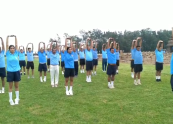 மாமல்லபுரம் கடற்கரை கோயில் வளாகத்தில் தாம்பரம் விமானப்படை சார்பில் யோகா நிகழ்ச்சி