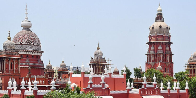 நீதிமன்ற அவமதிப்பு வழக்கு : தலைமை செயலாளர் உட்பட இருவரும் ஜூலை 21ல் நேரில் ஆஜராக உத்தரவு