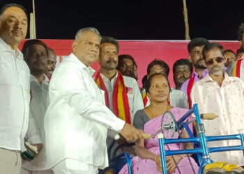 தமிழக வெற்றிக்கழக தலைவர் விஜய்யின் 51 வது பிறந்தநாளை முன்னிட்டு நலத்திட்ட உதவிகளை அக்கட்சியின் பொதுசெயலாளர் என். ஆனந்த்  வழங்கினார்