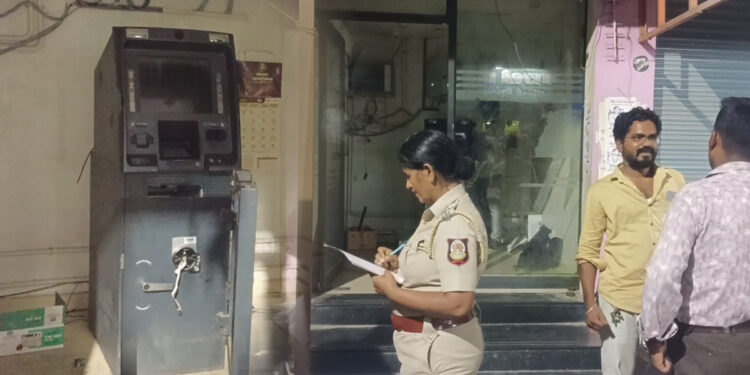 கள்ளக்குறிச்சி கடைவீதி பகுதியில் ஏடிஎம் இயந்திரத்தை உடைத்து கொள்ளை முயற்சி