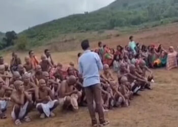 வேறு சாதியுடன் திருமணம் செய்ததால் குடும்பம் ஒதுக்கல் – 40 பேரும் மொட்டை அடித்த பரிதாபம் !