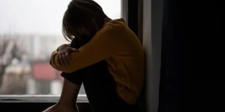 13 வயது பள்ளி மாணவியை கர்ப்பமாக்கிய இளைஞருக்கு 40 ஆண்டுகள் கடுங்காவல் சிறை..!