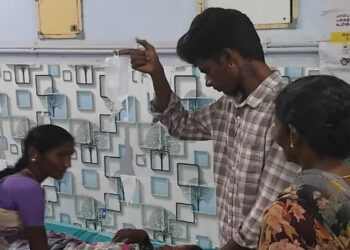 திருவாரூர் அரசு மருத்துவமனையில் அவலம் : குளுக்கோஸ் பாட்டிலை நோயாளியின் உறவினர் கையில் தூக்கி வைத்த அவல நிலை !