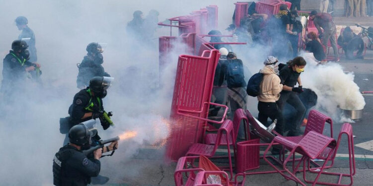 அமெரிக்கா பதறுகிறது : லாஸ் ஏஞ்சலிசில் வெடிக்கும் போராட்டம் – ட்ரம்ப் Vs நியூசம் மோதல் தீவிரம்