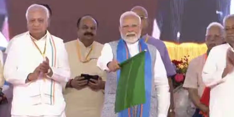 காங்கிரசும், ஆர்.ஜே.டி.,யும் சேர்ந்து பீஹாரை வறுமைமிக்க மாநிலமாக மாற்றின – பிரதமர் மோடி குற்றச்சாட்டு