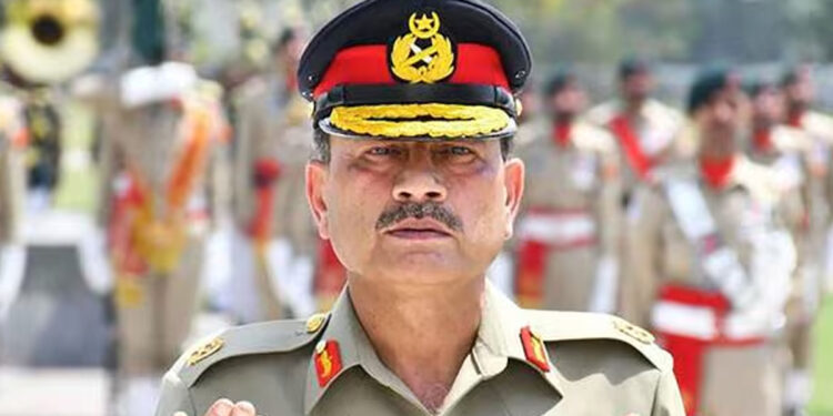 அமெரிக்காவில் பாக். ராணுவத் தளபதிக்கு எதிர்ப்பு – “நீ ஒரு கோழை !” என விமர்சித்த மக்கள் !