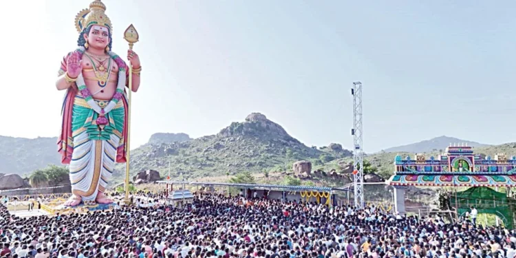 உலகின் 3-வது உயரமான முருகன் சிலைக்கு பிரதிஷ்டை