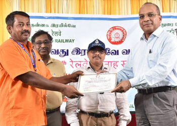 மதுரை ரயில்வே கோட்டத்தில் சிறப்பாக பணியாற்றிய 26 ஊழியர்களுக்கு ‘ ரயில் சேவா புரஸ்கார் ‘ விருது !