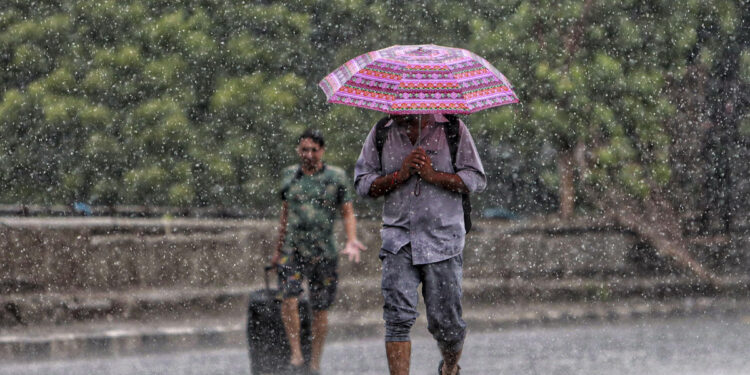 புதிய காற்றழுத்த தாழ்வுப்பகுதி உருவாகிறது : நான்கு மாவட்டங்களுக்கு கனமழை எச்சரிக்கை