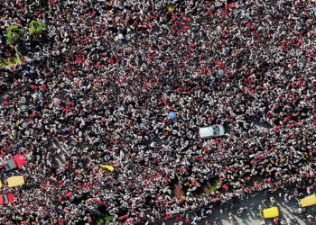 விராட் கோலி மீது திட்டமிட்ட வன்மமா ? 11 உயிர்கள் பலியான துயரத்திற்கு யார் பொறுப்பு ?