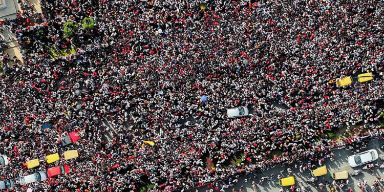 விராட் கோலி மீது திட்டமிட்ட வன்மமா ? 11 உயிர்கள் பலியான துயரத்திற்கு யார் பொறுப்பு ?